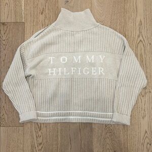 TOMMY HILFIGER ROBIN VARSITY HIGH NECK SWEATER